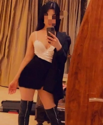 💋 Я знаю, как доставить удовольствие и расслабление на все 100%. Мои услуги охватывают широкий спектр фантазий - от классического секса до глубокого французского целования. Фотографии и отзывы на моей странице говорят сами за себя, я пользуюсь большой популярностью среди клиентов. 😍 Живу и принимаю в Москве, потому что именно здесь я ощущаю себя уверенно и свободно. Доверься моим чарам и позволь себе окунуться в мир наслаждения и страсти. Встречи со мной будут запоминающимися и наполнеными эротикой. Звони мне, и я сделаю всё, чтобы ты вернулся ко мне снова и снова. 💕 Ксения